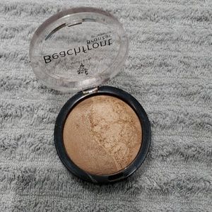 Younique bronzer in Malibu